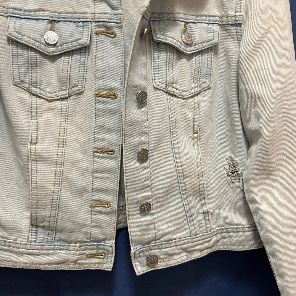 BBJ Los Angeles Jean Jacket Light Wash Distressed Pockets Long Sleeve Sz S - Picture 4 of 6
